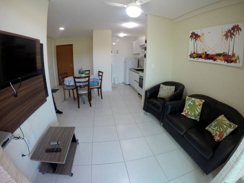 Apartamento completo com internet para 5 pessoas perto da praia e de muitos comércios!